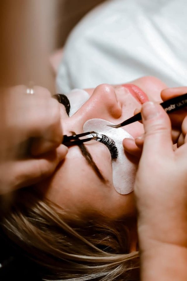 Retrait d'extensions capillaires : Techniques et astuces