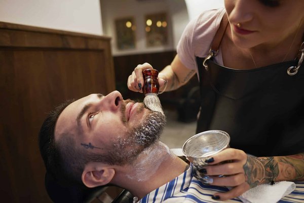 Quels sont les critères essentiels pour choisir un kit d'entretien à barbe