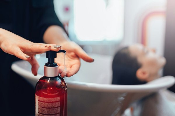Top 5 des shampoings bio anti pelliculaires pour des cheveux sains